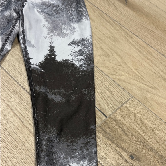 Aerie Black and Gray Forest Print Leggings - Picture 2 of 5